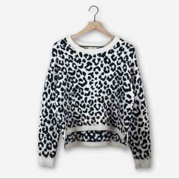 Yet‎ Again Leopard Cropped Sweater Size Small Black/White - Picture 1 of 10